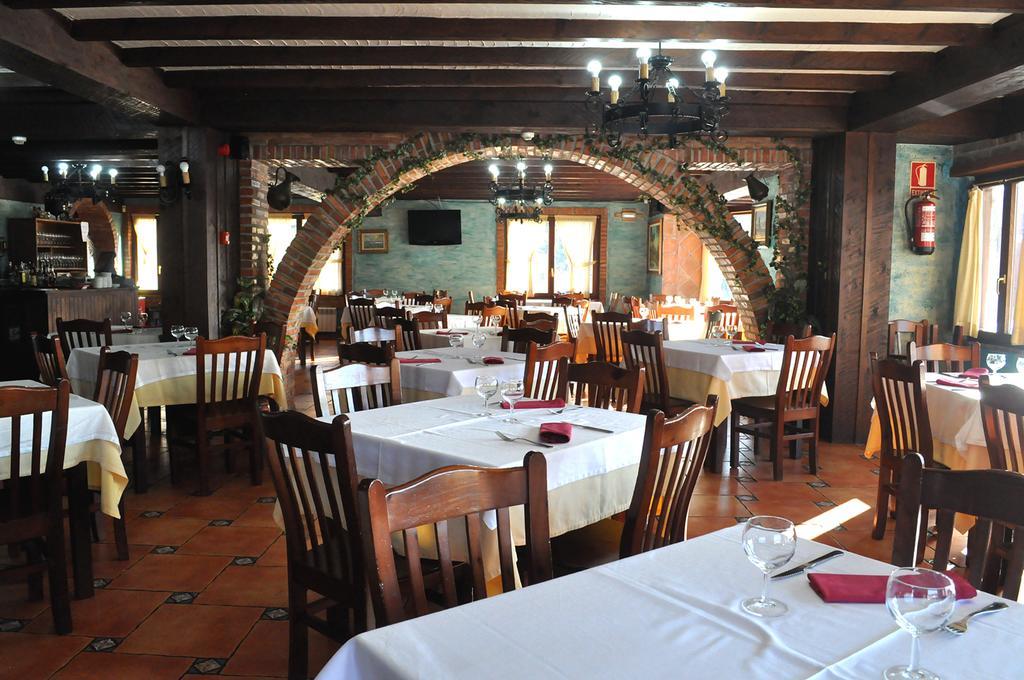 Hotel Restaurante La Parra La Franca Esterno foto