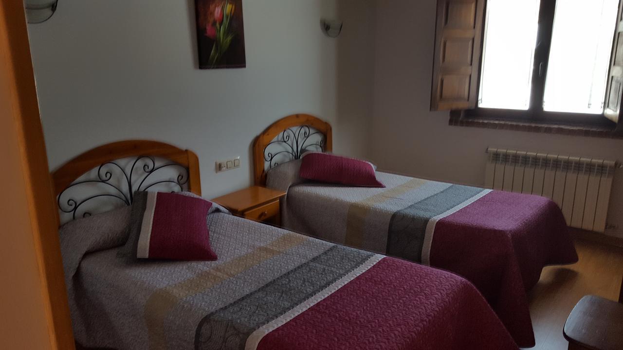 Hotel Restaurante La Parra La Franca Esterno foto